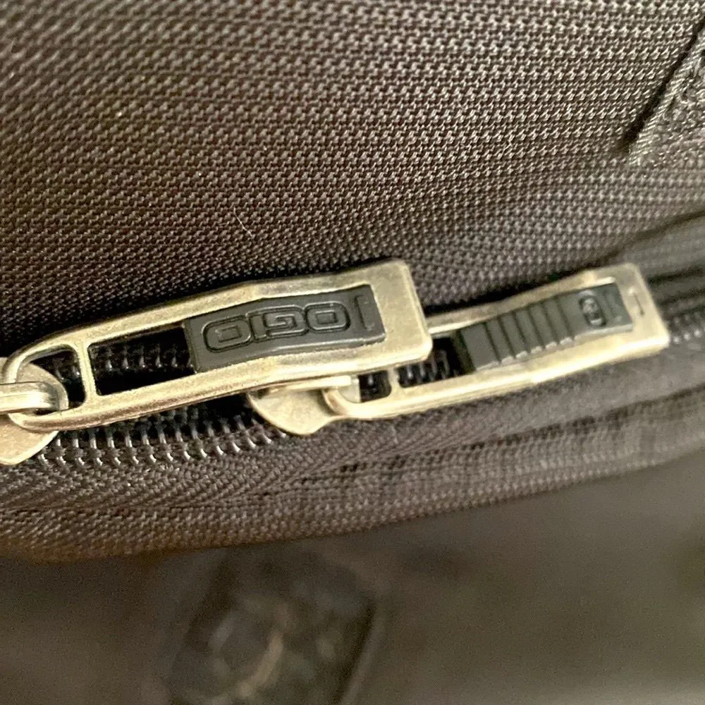 OGIO Nylon Laptop Black/Silver Cross Body Padded Bag Adjustable Strap Pockets